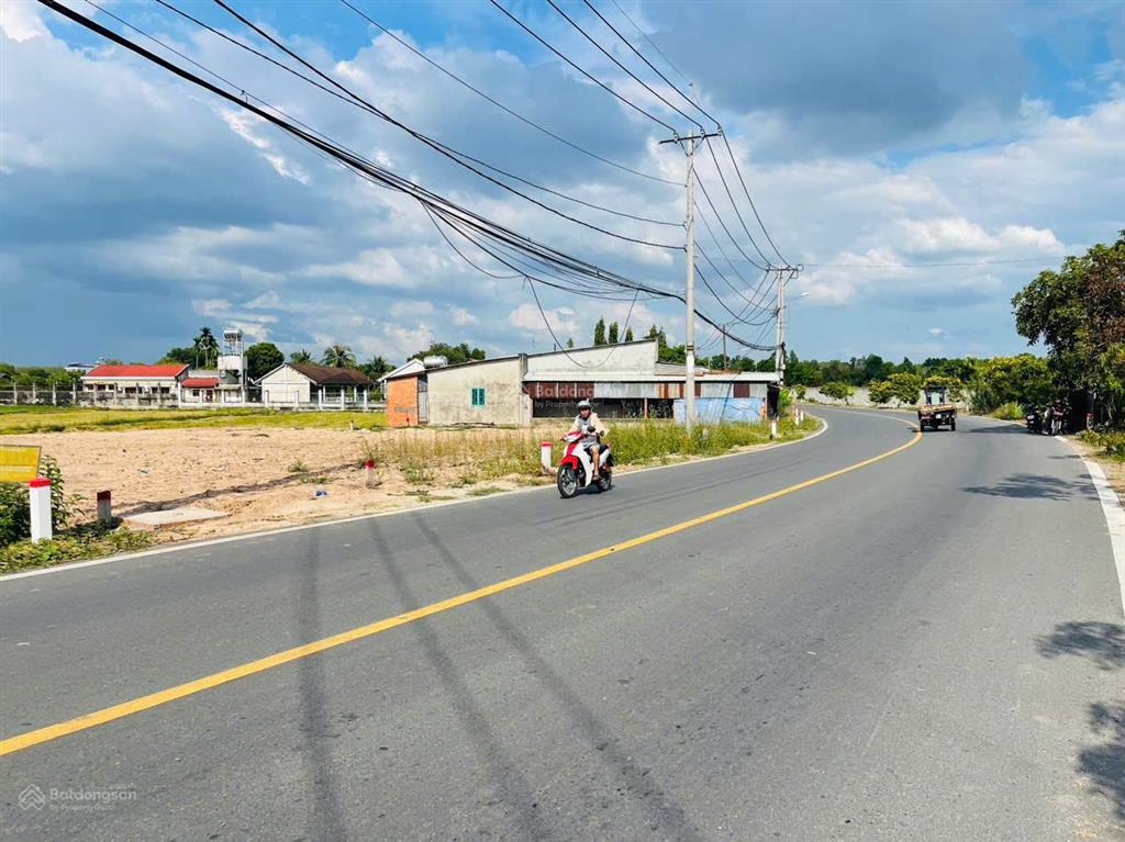 Chính chủ đất mặt tiền tỉnh lộ 7, 194m2 (ngang lớn 13.6m), sổ hồng riêng, thổ cư hết đất, chỉ 2 tỷ