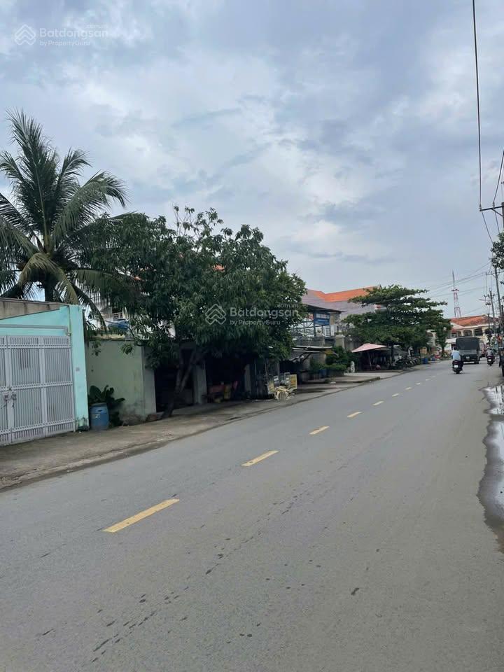 Chính chủ bán gấp lô đất mặt tiền kinh doanh ngã 3 cây trôm, 110.9m2 có thổ cư, shr, giá chỉ 900 tr