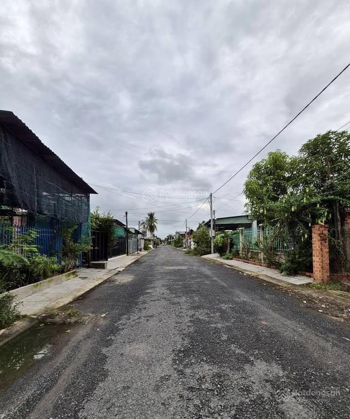 Chính chủ bán gấp 125m2 đất thổ cư tại trần văn chẩm, sổ hồng riêng, gía chỉ 1.05 tỷ