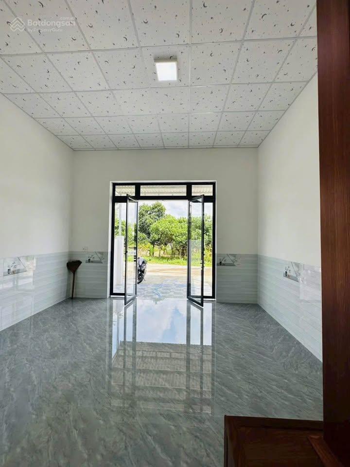 Chính chủ bán gấp căn nhà ngay suối lội, tân thông hội, 100m2 sổ hồng riêng, giá chỉ 1.5 tỷ