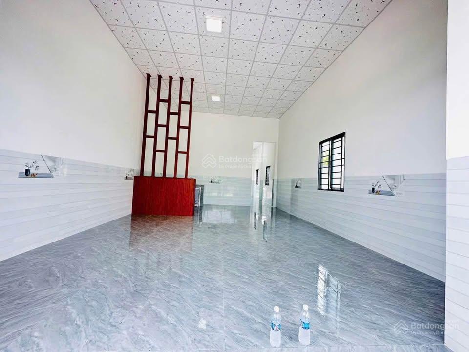 Chính chủ bán gấp căn nhà ngay suối lội, tân thông hội, 100m2 sổ hồng riêng, giá chỉ 1.5 tỷ