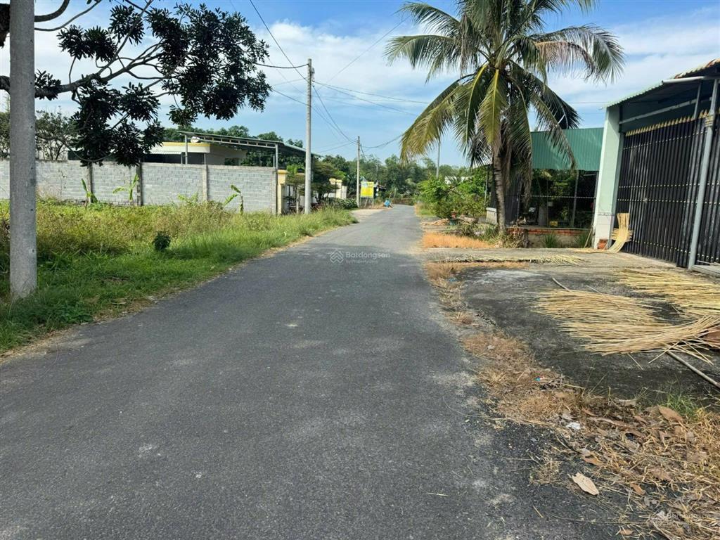 Bán đất gần chợ việt kiều, tân thông hội, củ chi, 124m2 sổ hồng riêng, đường nhựa, giá chỉ 1,4 tỷ