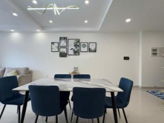 Bán gấp căn hộ 2pn scenic 77m2 có ô xe fullnt giá 6,8 tỉ tốt nhất thị trường.  0938 628 ***