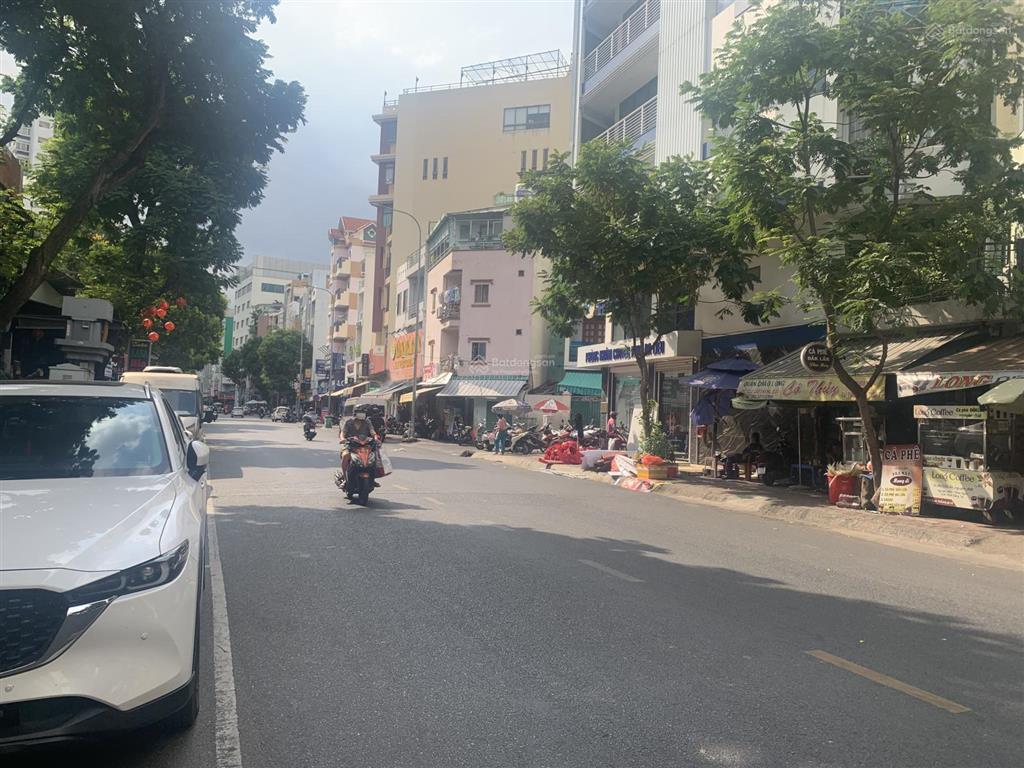 Thấp hơn tt 30% bán nhà mt duy nhất phan đăng lưu, p7, q. pn 9x20m 5 tầng  hđt 200tr giá chỉ 30tỷ