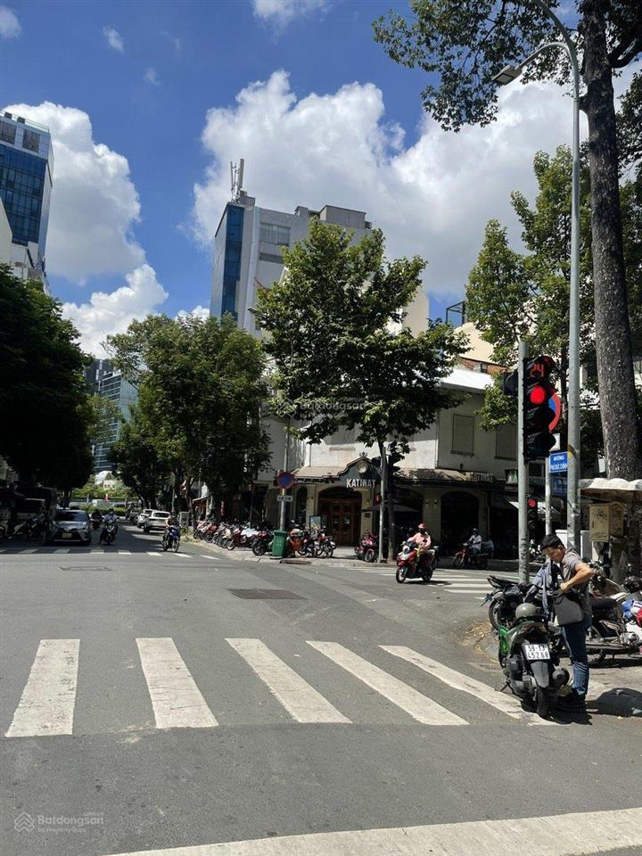 Bán tòa nhà ngô gia tự, p12, q10 cho ngân hàng thuê 180tr/th dt 8x20m 6 tầng cn 160m2. giá 28 tỷ tl