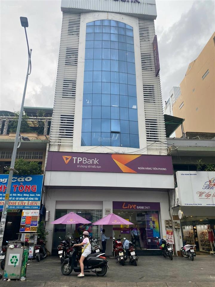 Bán tòa nhà hầm 8 tầng mt đỗ xuân hợp,q9dtngang 10x30mhđt 300tr/th giá chỉ 48 tỷ. 0944 575 ***
