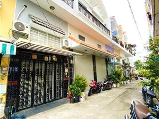 Nhà đẹp, 2 lầu  xe hơi chạy tới nhà  kế quận 7