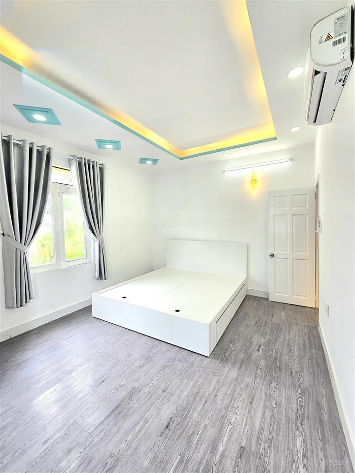 Bán nhà đẹp  hẻm trước nhà 4m  giáp quận 7