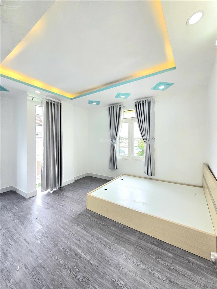 Bán nhà đẹp  hẻm trước nhà 4m  giáp quận 7