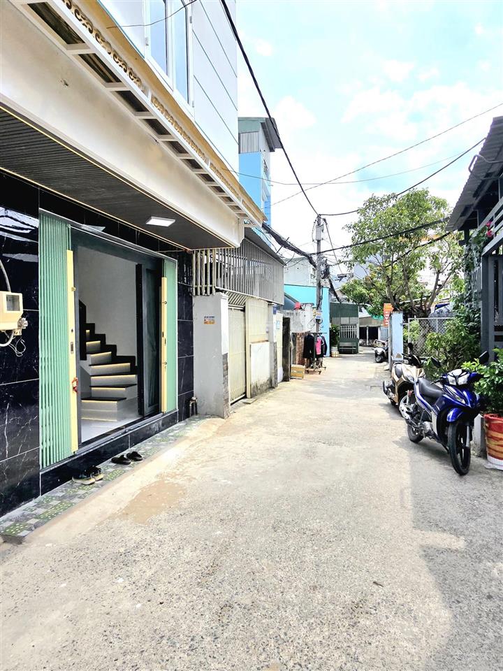 Bán nhà đẹp  hẻm trước nhà 4m  giáp quận 7