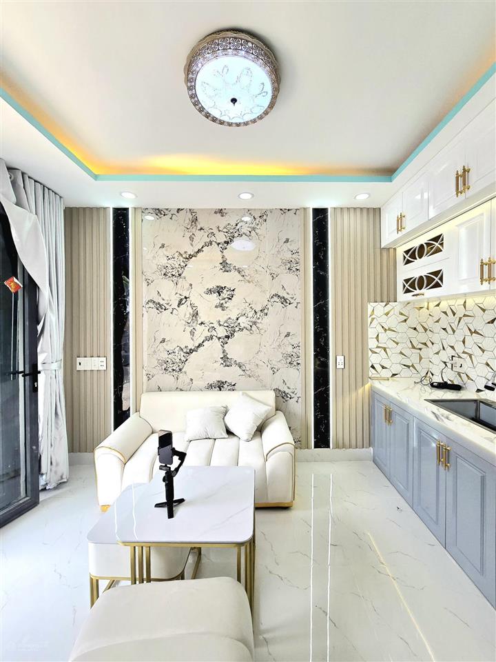 Bán nhà đẹp  hẻm trước nhà 4m  giáp quận 7
