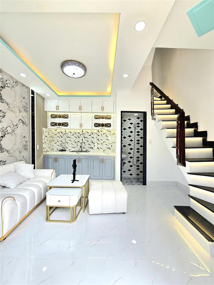 Bán nhà đẹp  hẻm trước nhà 4m  giáp quận 7