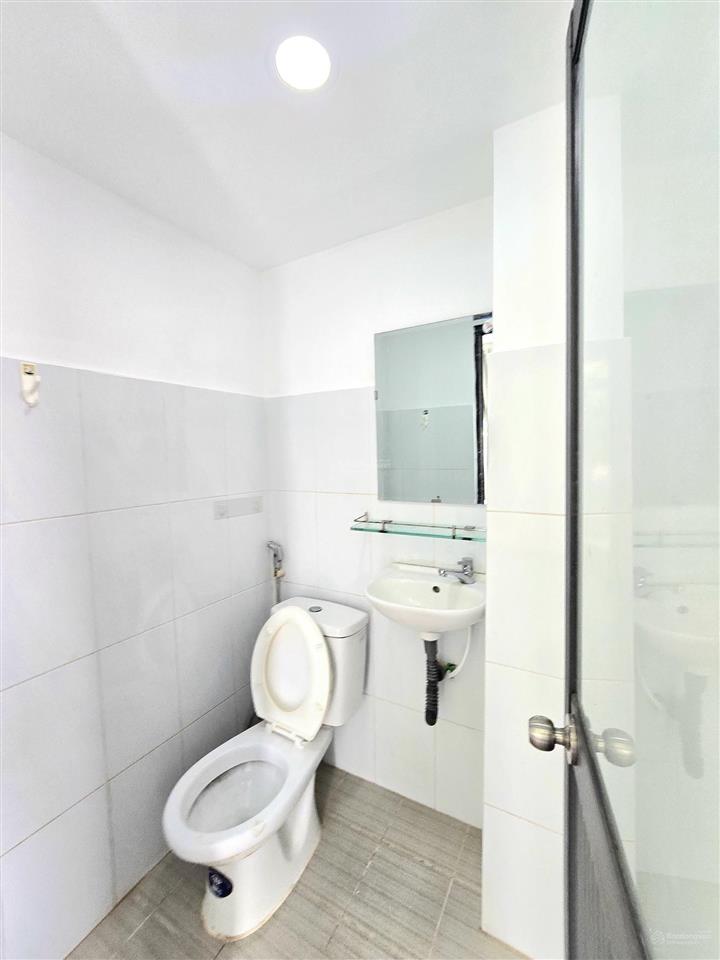 Bán nhà đẹp  hẻm trước nhà 4m  giáp quận 7
