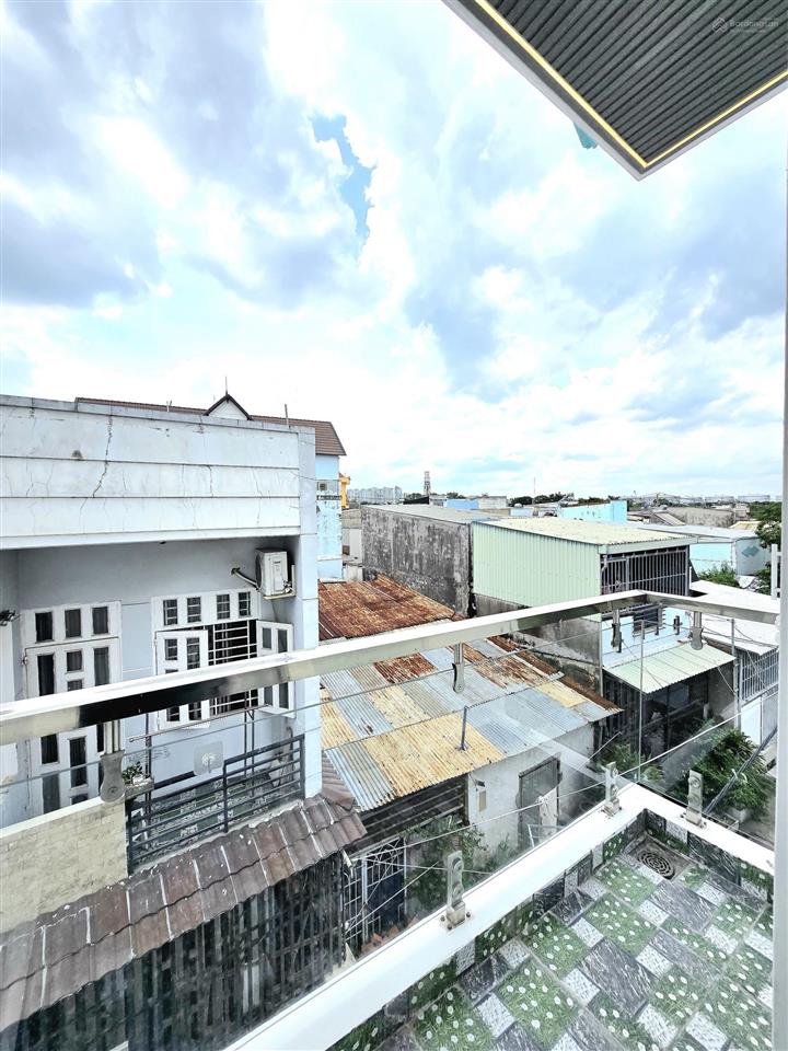 Bán nhà đẹp  hẻm trước nhà 4m  giáp quận 7