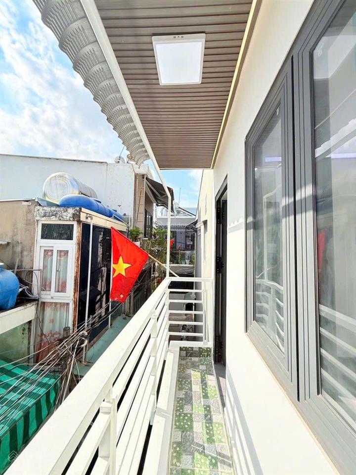 Cần bán nhà một lầu gần chợ gần hẻm xe hơi