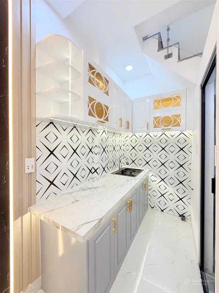 Cần bán nhà một lầu gần chợ gần hẻm xe hơi