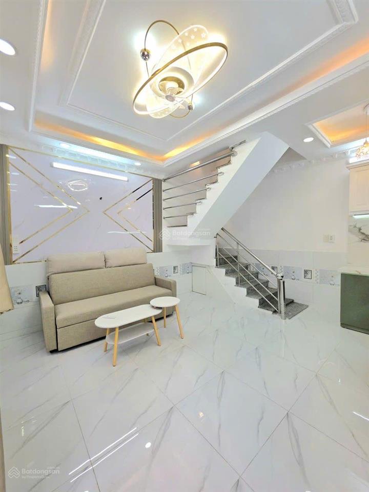 Bán nhà 2 lầu lô nhì  xe hơi tới gần nhà  hẻm thoáng