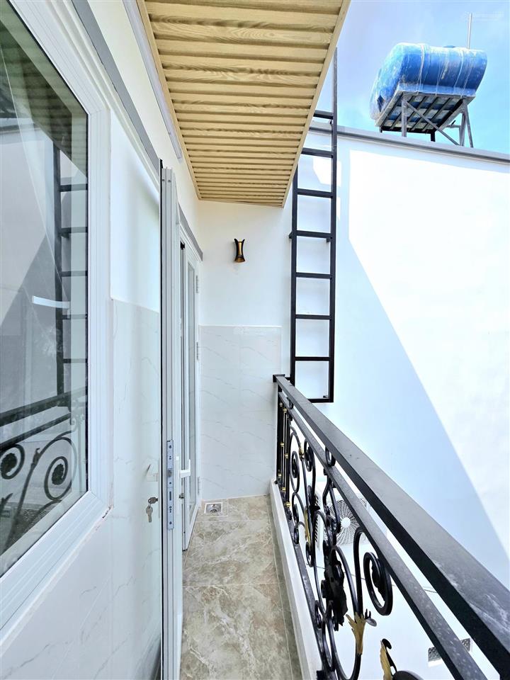Bán nhà mặt tiền hẻm thông  5mx8m  giáp quận 7