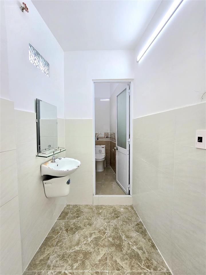 Bán nhà mặt tiền hẻm thông  5mx8m  giáp quận 7