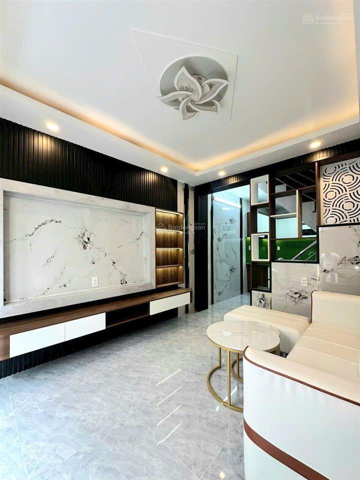 Nhà đẹp, lô nhì  3 lầu, full nội thất  xe hơi đậu trước nhà