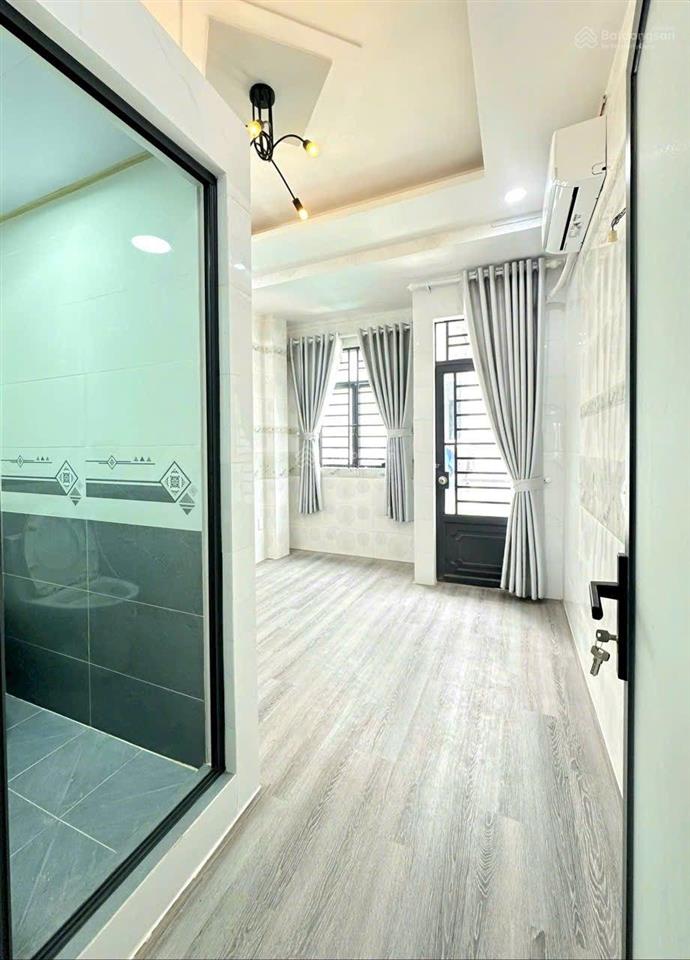 Nhà đẹp, lô nhì  3 lầu, full nội thất  xe hơi đậu trước nhà