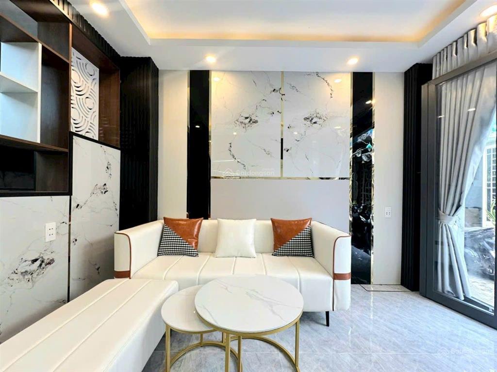 Nhà đẹp, lô nhì  3 lầu, full nội thất  xe hơi đậu trước nhà