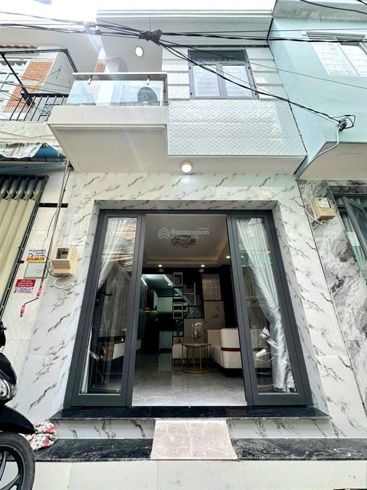 Nhà đẹp, lô nhì  3 lầu, full nội thất  xe hơi đậu trước nhà