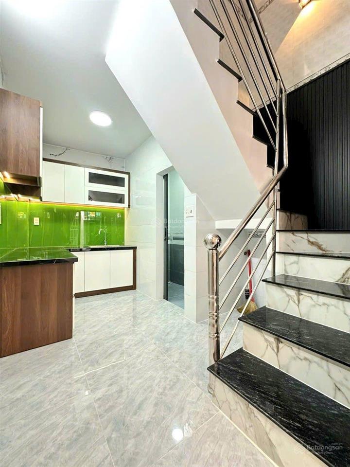 Nhà đẹp, lô nhì  3 lầu, full nội thất  xe hơi đậu trước nhà