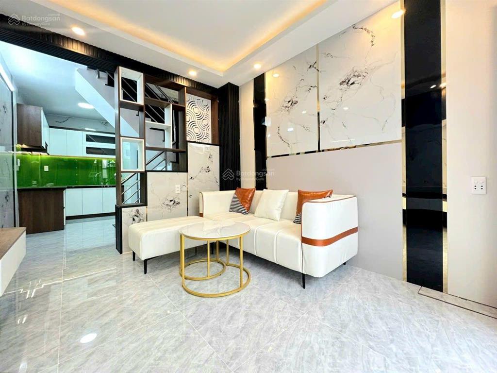 Nhà đẹp, lô nhì  3 lầu, full nội thất  xe hơi đậu trước nhà