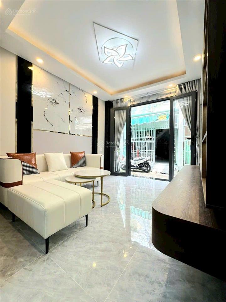 Nhà đẹp, lô nhì  3 lầu, full nội thất  xe hơi đậu trước nhà