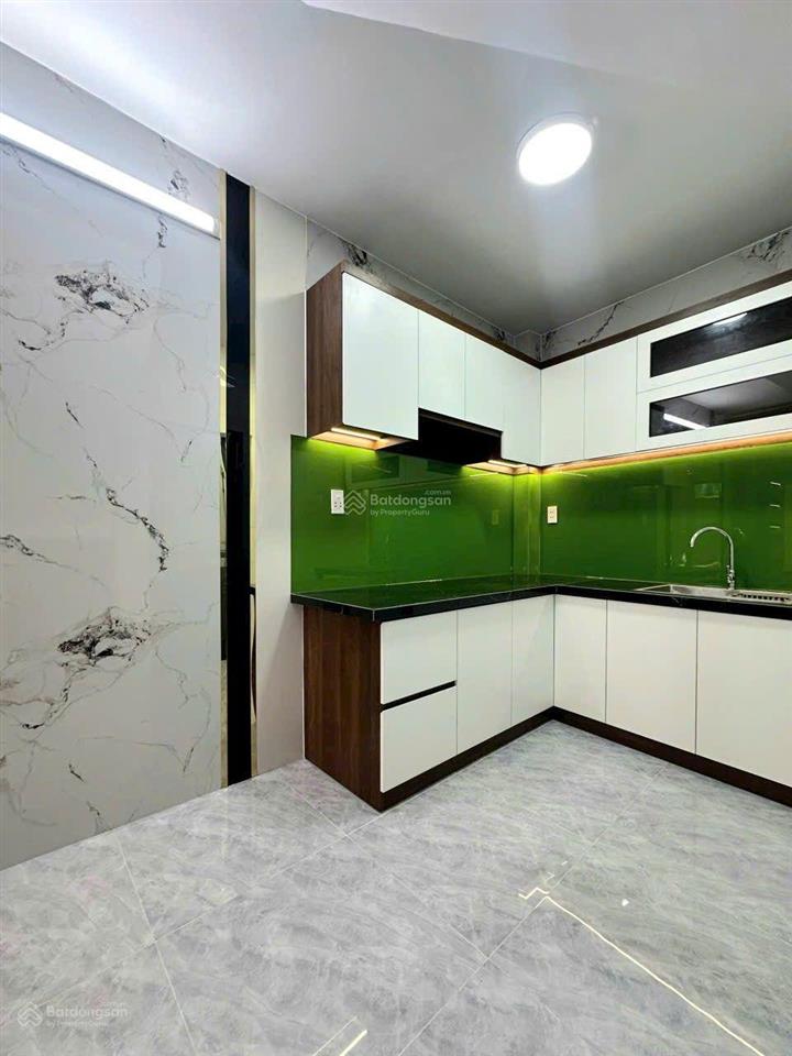 Nhà đẹp, lô nhì  3 lầu, full nội thất  xe hơi đậu trước nhà