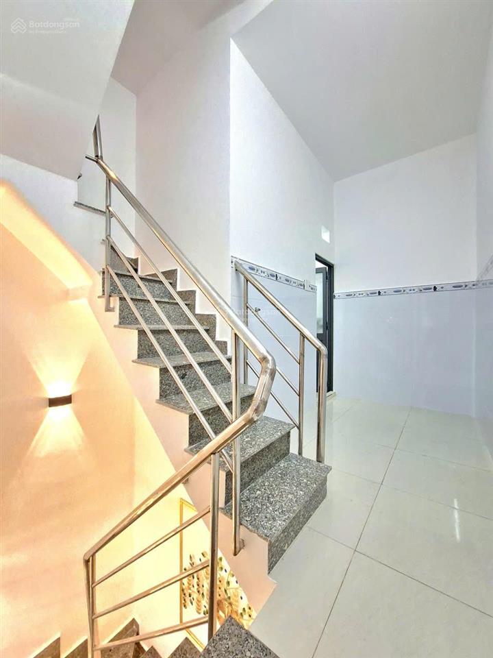 Bán nhà đẹp mới hoàn thiện 1lầu hẻm thoáng mát  giáp quận 7