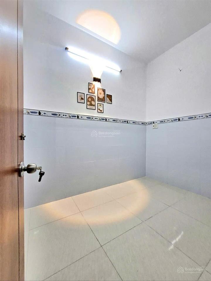 Bán nhà đẹp mới hoàn thiện 1lầu hẻm thoáng mát  giáp quận 7