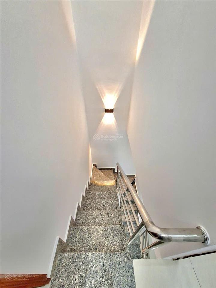 Bán nhà đẹp mới hoàn thiện 1lầu hẻm thoáng mát  giáp quận 7