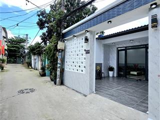 Bán nhà to đùng  xe hơi chạy ngang nhà  người lớn tuổi rất thích  giáp quận 7