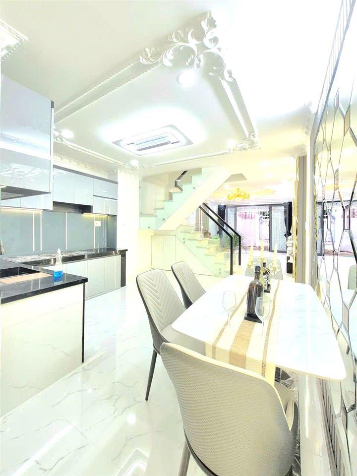 Cần bán nhà đẹp vào ở liền đoạn đường huỳnh tấn phát gần cầu phú xuân