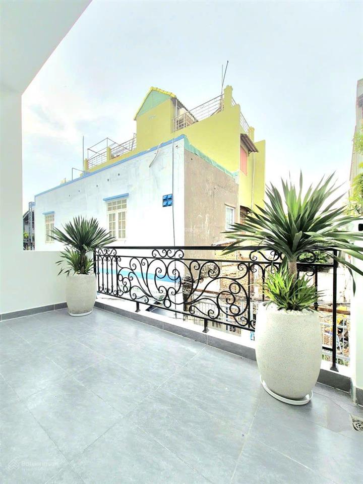 Cần bán nhà đẹp vào ở liền đoạn đường huỳnh tấn phát gần cầu phú xuân