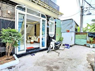 Bán nhà mới hoàn thiện  xe hơi tới gần nhà