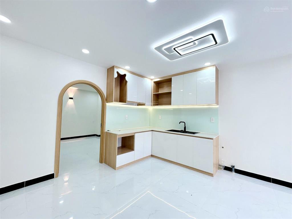 Nhà mới 2 tầng ngay lotte mart, 4m x 12m, ô tô đỗ cửa, giá 5,3 tỷ