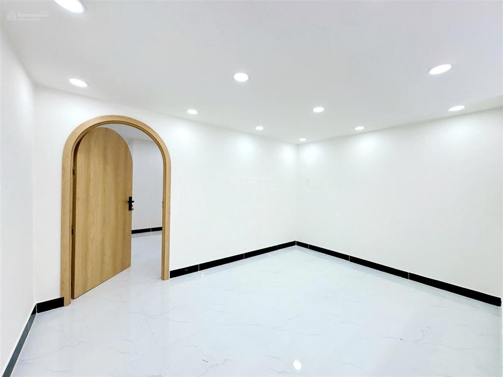 Nhà mới 2 tầng ngay lotte mart, 4m x 12m, ô tô đỗ cửa, giá 5,3 tỷ
