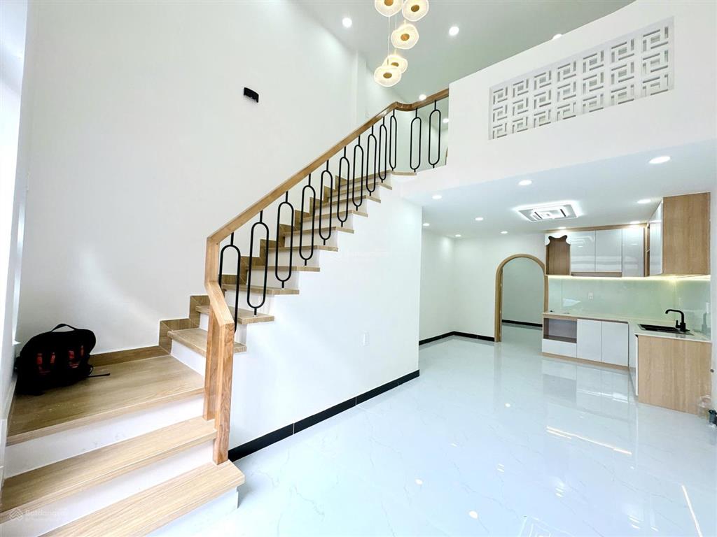 Nhà mới 2 tầng ngay lotte mart, 4m x 12m, ô tô đỗ cửa, giá 5,3 tỷ
