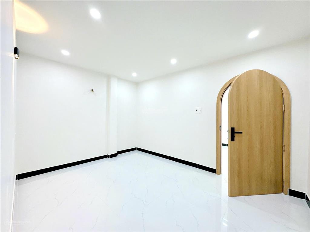 Nhà mới 2 tầng ngay lotte mart, 4m x 12m, ô tô đỗ cửa, giá 5,3 tỷ