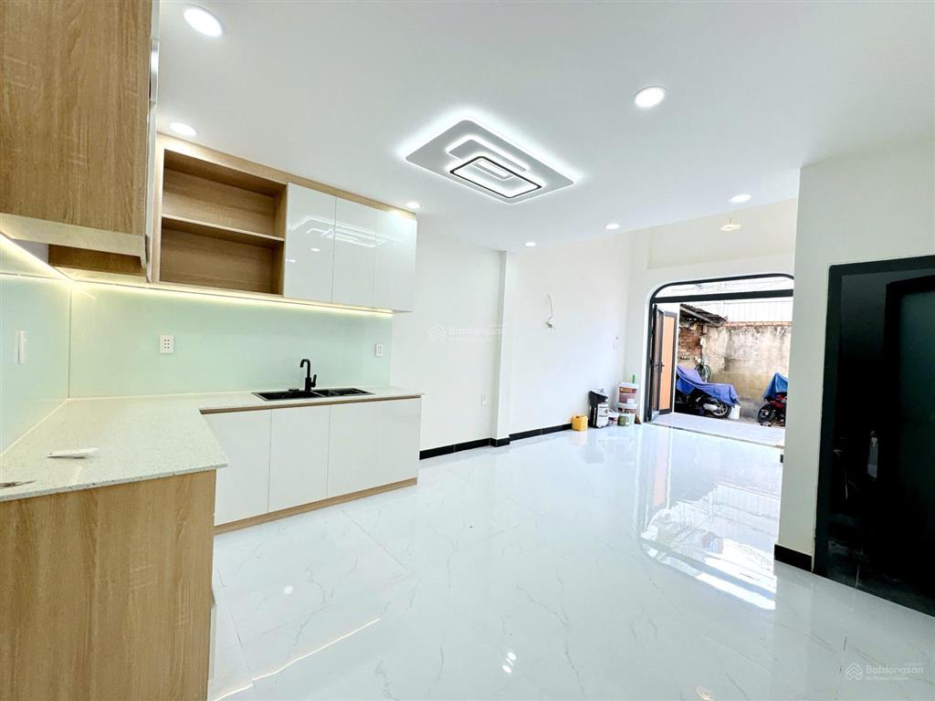 Nhà mới 2 tầng ngay lotte mart, 4m x 12m, ô tô đỗ cửa, giá 5,3 tỷ