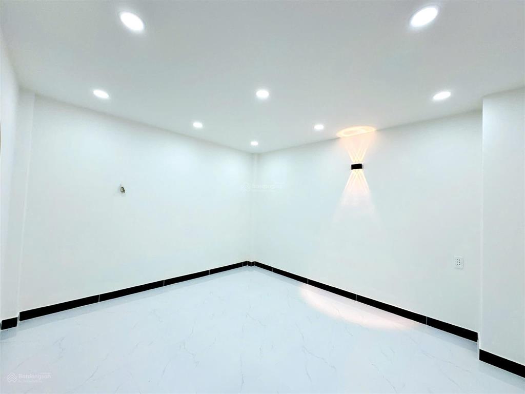 Nhà mới 2 tầng ngay lotte mart, 4m x 12m, ô tô đỗ cửa, giá 5,3 tỷ