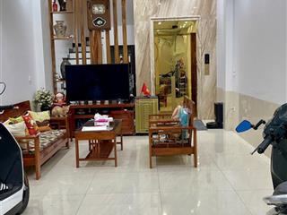 Chính chủ nhờ bán nhà hà đông 40m x 5 tầng có thang máy . ô tô đỗ cổng giá 7.x tỷ 0346 312 ***