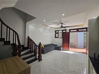 Trung tâm gia thụy, nhà mới thiết kế hiện đại, cạnh bãi xe ô tô
