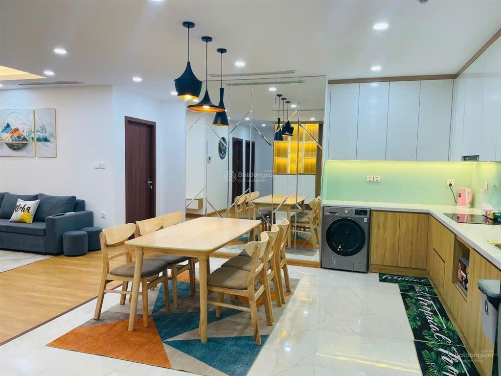Bán ch 2pn, dt 83m2, giá 6.3 tỷ, nhà full đồ, tầng trung, bc đông nam, 0987 286 ***