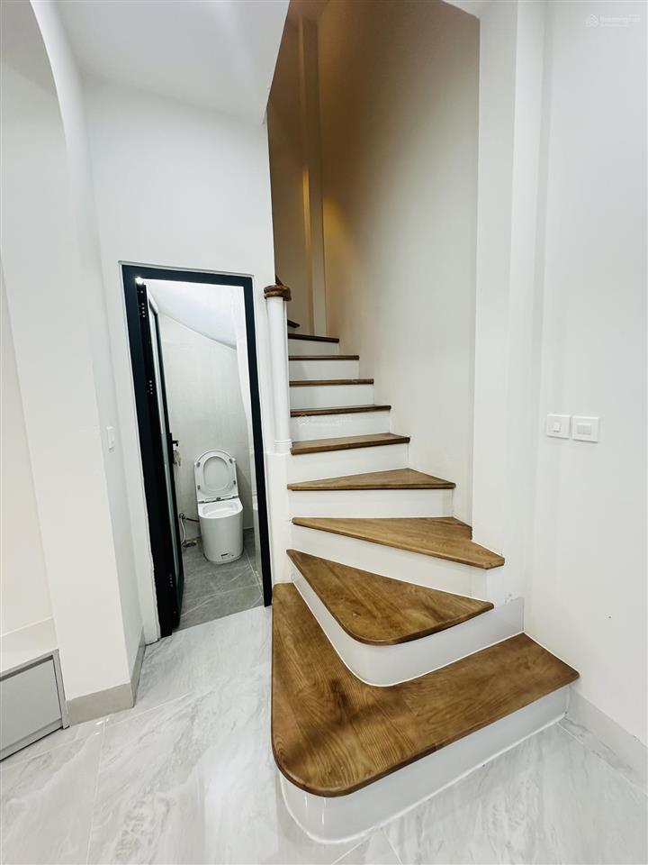 Chính chủ bán nhà riêng 46m2 , 4 tầng, nở hậu, sổ chính chủ tại đường mỹ đình.  0977 553 *** enhung