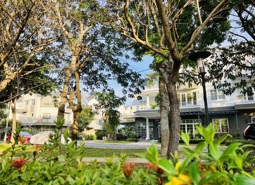 Siêu biệt thự đẹp nhất dự án park riverside view hồ view sông giá chưa tới 105 triệu/m2