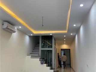 Cho thuê liền kề khu c geleximco, hoàn thiện có thang máy, giá 20triệu/tháng